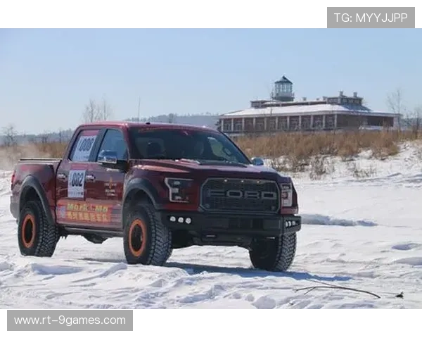 裁判组赛前评估场地条件，冰雪天安全优先