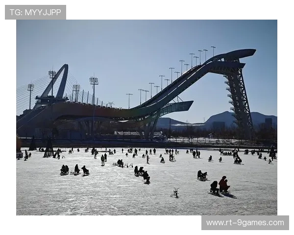 石景山首钢园冰雪森林治愈装置艺术吸引游客互动